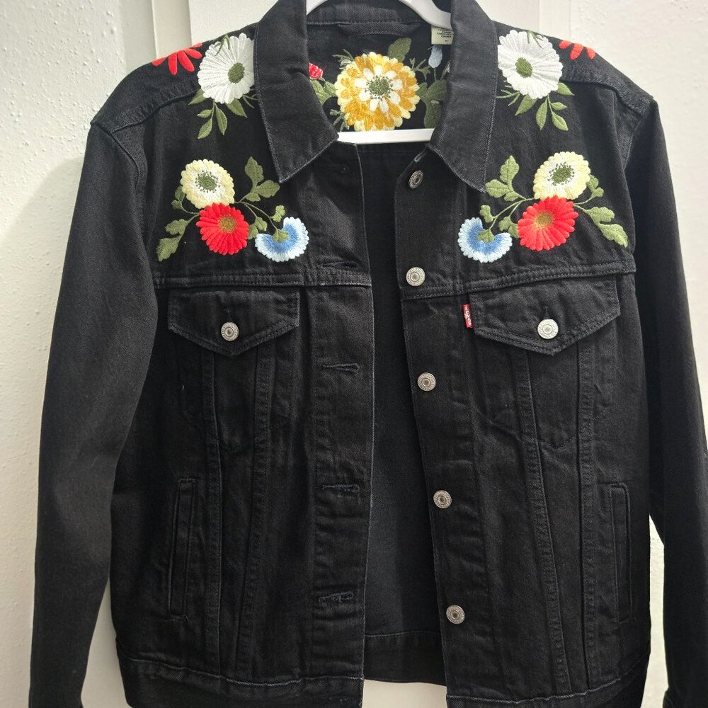 Levi's embordiery jean jacket